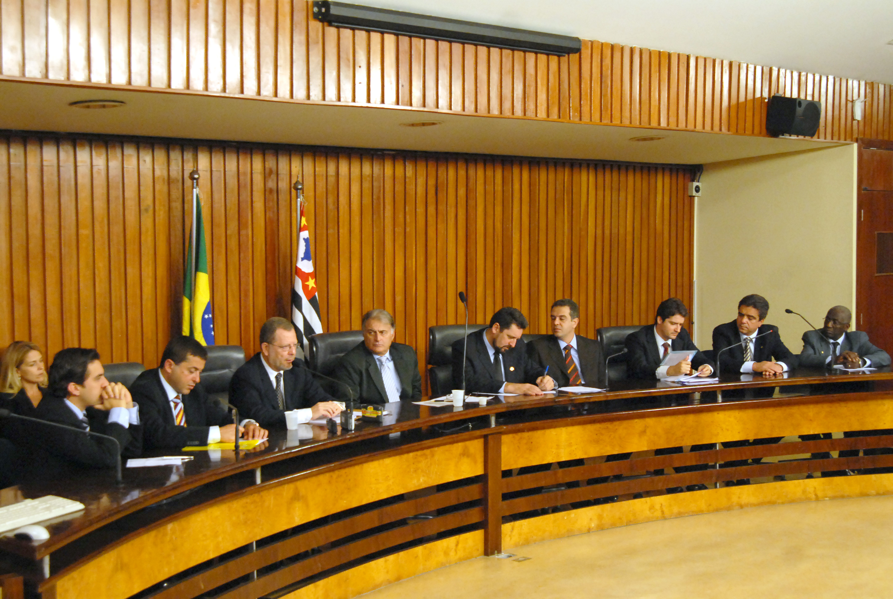 Reunio da Comisso de Segurana Pblica e da Comisso de Direitos Humanos da Alesp<a style='float:right;color:#ccc' href='https://www3.al.sp.gov.br/repositorio/noticia/03-2008/SEG PUBL MESA MAC_0006.jpg' target=_blank><i class='bi bi-zoom-in'></i> Clique para ver a imagem </a>
